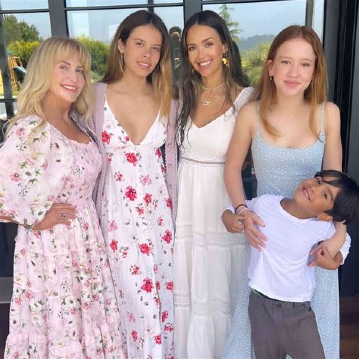 Unraveling The Family Ties: Does Jessica Alba Have Siblings?